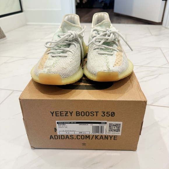 Yeezy Adidas - Picture 3 of 4